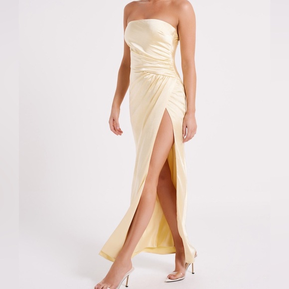 Butter yellow satin formal dress - Picture 3 of 5